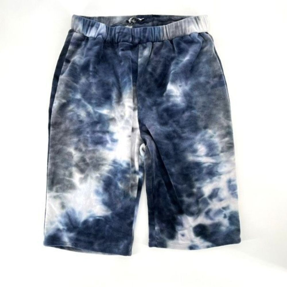 Fashion Nova Tie Dye Velvet Shorts Large hi waisted Large Bermuda